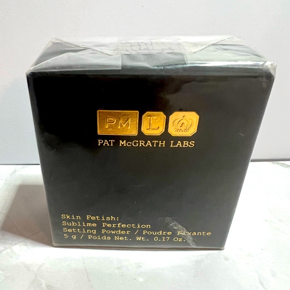Pat McGrath Skin Fetish: Sublime Perfection Setting Powder; Light Medium 2